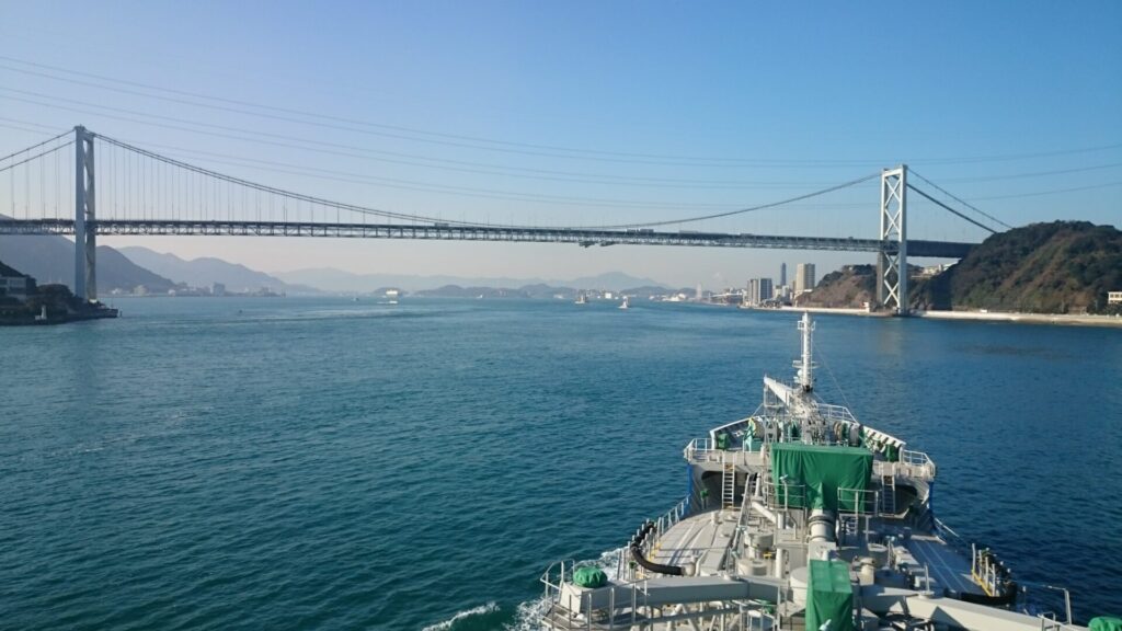 関門海峡
船
下からみた景色